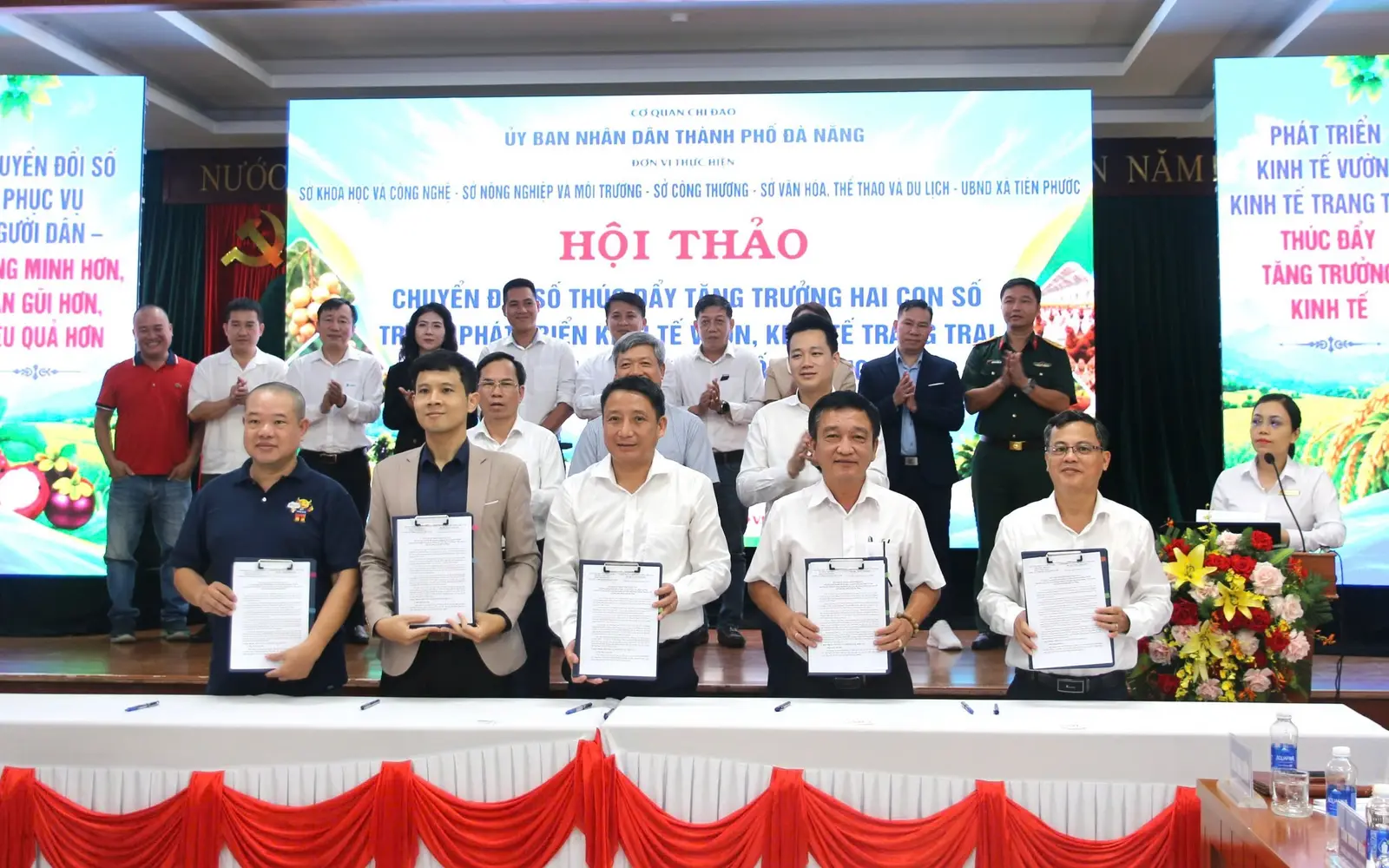 Ký kết hợp tác tại hội thảo